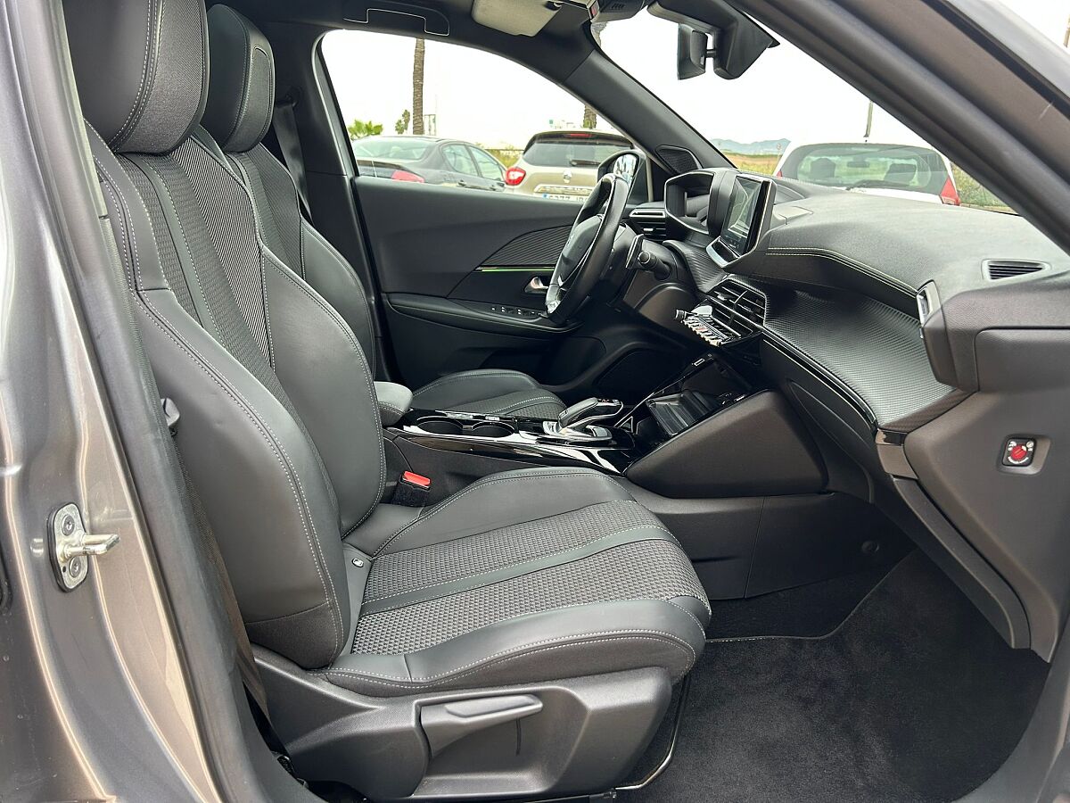 PEUGEOT 2008 GT LINE 1.2 E-THP AUTO SPANISH LHD IN SPAIN 30K 1 OWNER SUPERB 2021